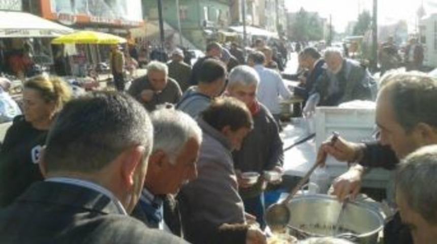 Saltukova&rsquo;da Halka Aşure Dağıtıldı