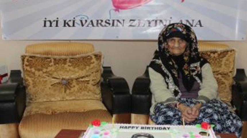 T&uuml;rkiye&rsquo;nin En Yaşlı Kadını 120. Doğum G&uuml;n&uuml;n&uuml; Kutladı