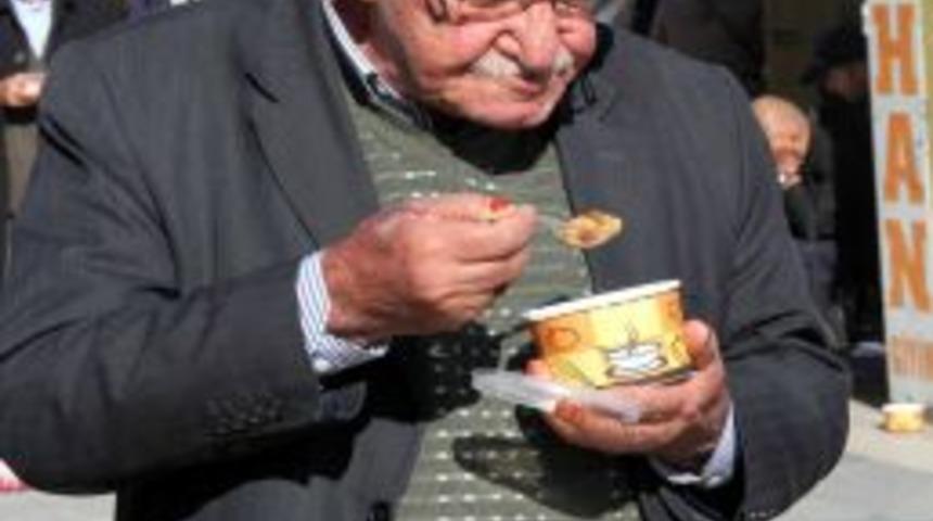 Diyarbakır Valiliği, Kerbela Şehitleri I&ccedil;in Mevlit Okuttu, Aşure Dağıttı