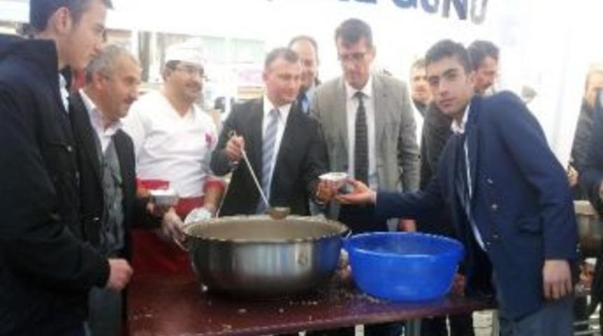 Şiran&rsquo;da Bin Kişiye Aşure Dağıtıldı