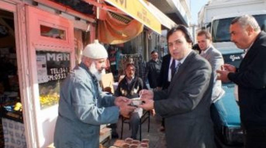 Koyulhisar Esnafı Aşure Dağıttı