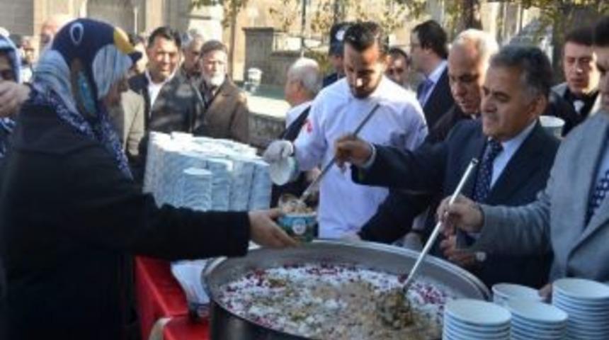 Melikgazi Belediyesinden Vatandaşlara Aşure İkramı