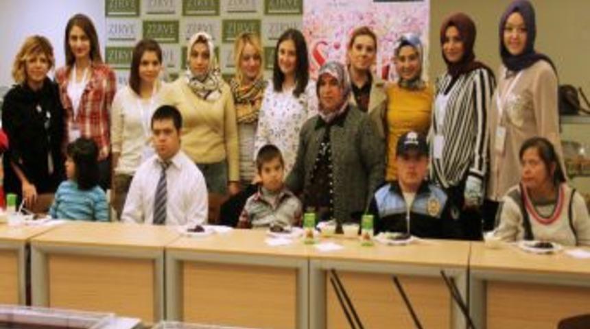 Down Sendromlu &Ccedil;ocuklara Ebru Halı Ile Terapi