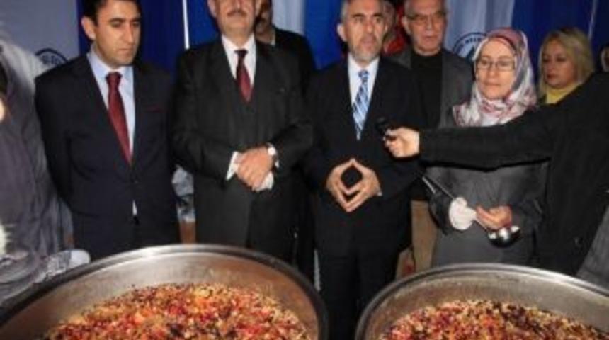 Rize Belediyesi Tarafından Aşure Dağıtıldı