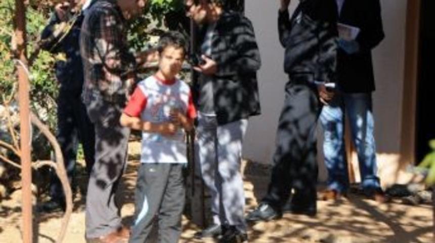 Babasının Cansız Bedenini Buldu