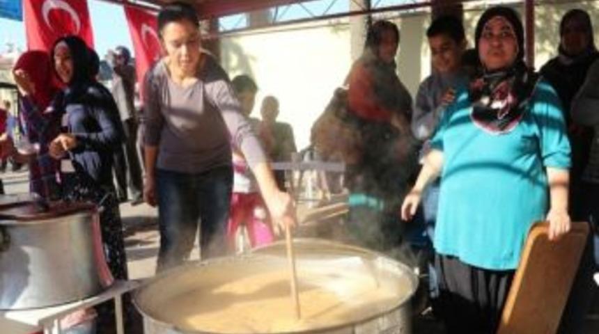 Y&uuml;reğir İmam Hatip Ortaokulu Aşure Dağıttı