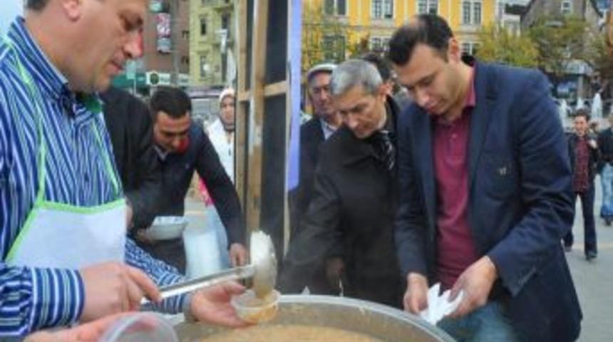 Giresun Belediyesi, Vatandaşlara Aşure Dağıttı