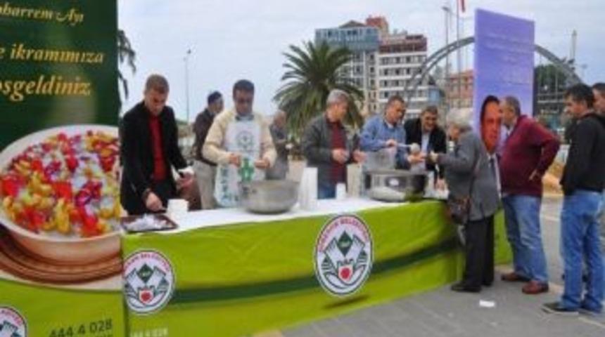 Giresun Belediyesi Aşure Dağıtımı Yaptı