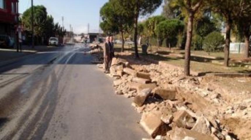 &Ouml;demiş Belediyesi &Ccedil;evre Yolunu Beklemeden Alternatif &Ccedil;evre Yolu &Uuml;retiyor