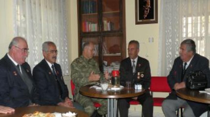 T&uuml;mgeneral Angun, Şehit Ailelerini Ve Gazileri Ziyaret Etti