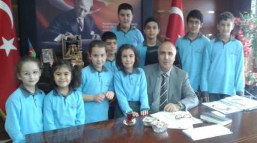 &Ouml;ğrencilerden Vali Karahan&rsquo;a Aşure Ikramı