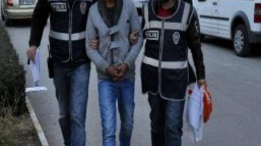 Hırsızlık İ&ccedil;in Girdiği Evde Hastanelik Oldu