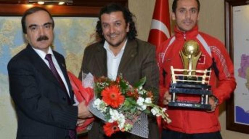 D&uuml;nya Kick Boks Şampiyonu &Ccedil;i&ccedil;ek Vali Coş&rsquo;u Ziyaret Etti