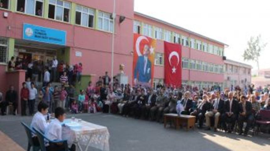 Y&uuml;reğir İmam Hatip Lisesi'nde Aşure Dağıtıldı