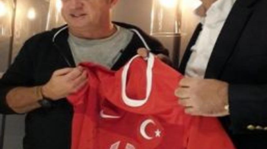 Akhisar Belediyespor&rsquo;dan Milli Takım'a Ziyaret