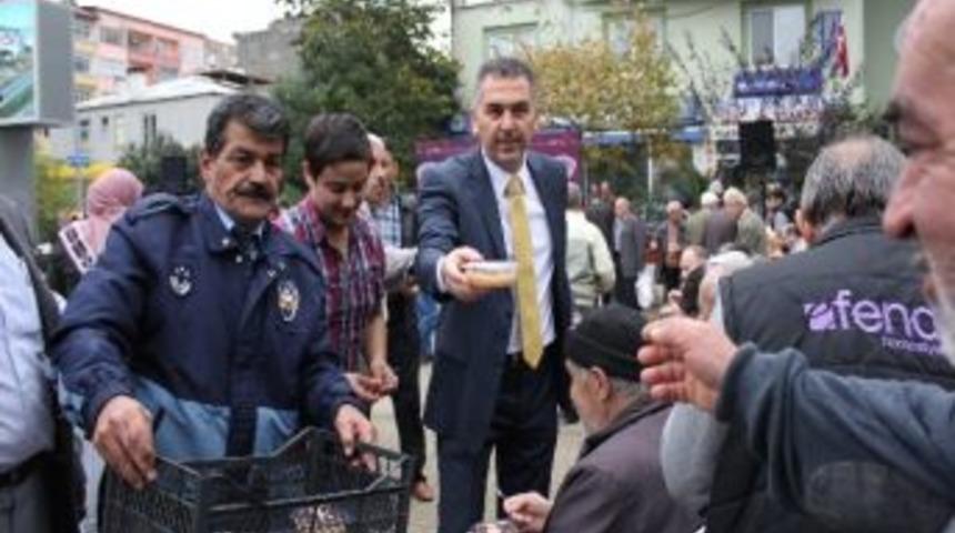 G&ouml;rele Belediyesi Aşure Dağıttı