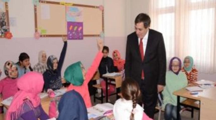 Karab&uuml;k Valisi İzzettin K&uuml;&ccedil;&uuml;k: