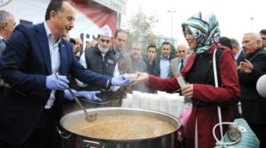 Bağcılar&rsquo;da 20 Bin Aşure Dağıtıldı