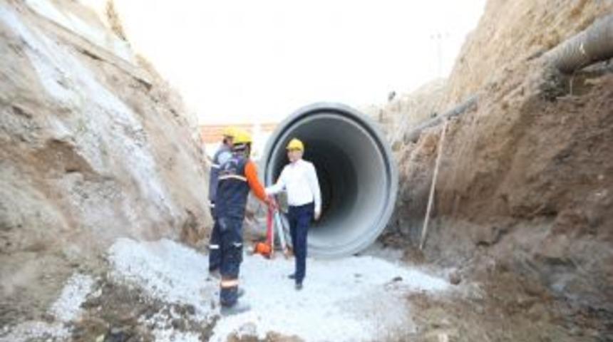 Denizli'de Yağmur Suları I&ccedil;in Dev B&uuml;zler Yerleştiriliyor