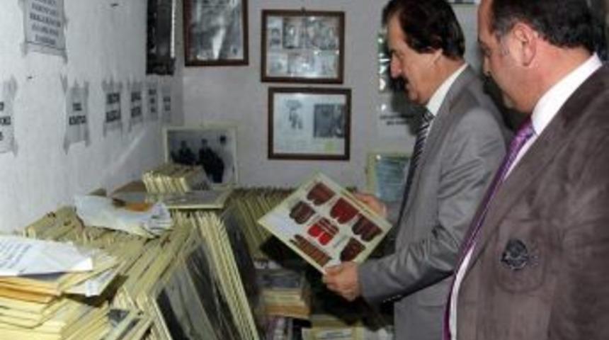 Fotoğraf&ccedil;ı Y&uuml;cek Y&ouml;nal'ın Arşivi "c&uuml;sam" Tarafından Dijital Ortama Taşınıyor