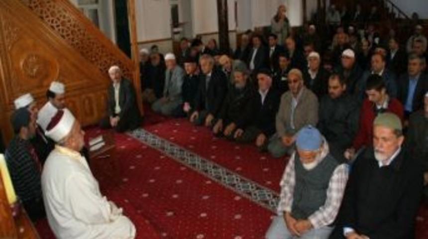 Belediye Ve M&uuml;ft&uuml;l&uuml;kten Devreklilere Aşure İkramı