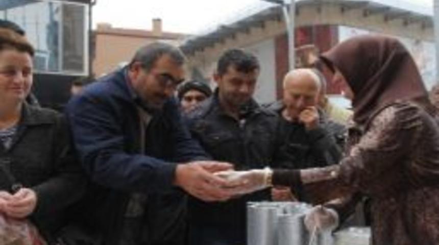 Sakaryalı Esnafın 23 Senedir Devam Eden Aşure Geleneği Yoğun İlgi G&ouml;rd&uuml;