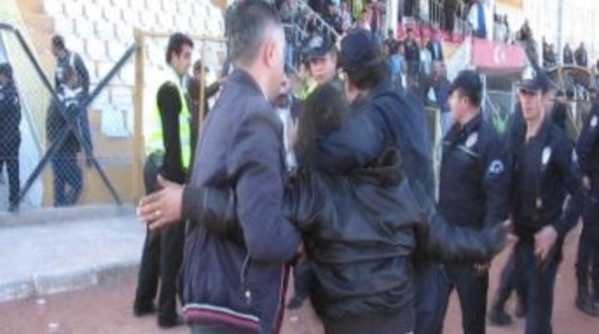 Aksaray&rsquo;da Trib&uuml;n Karıştı