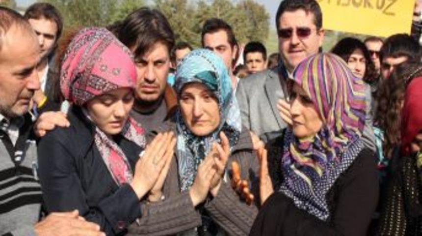 CB&Uuml; &Ouml;ğrencileri, Seher'in &Ouml;ld&uuml;ğ&uuml; Yerde Ulaşım Sistemini Protesto Etti