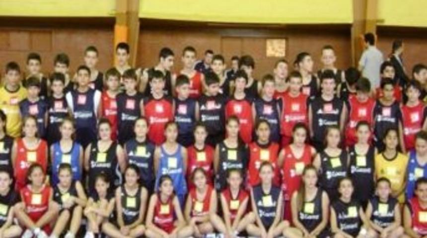 Ayvalık&rsquo;lı Gen&ccedil; Basket&ccedil;ilerin Milli Takım Yolculuğu