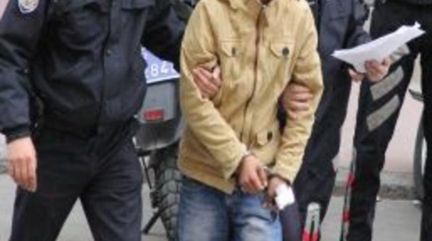 Kasa Hırsızı Adliyede Polisi Hastanelik Etti