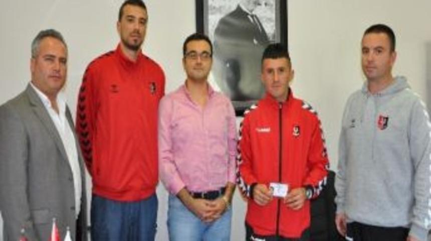 &Uuml;nl&uuml; Maratoncu Yeniceli, Uşak Sportif&rsquo;e Transfer Oldu