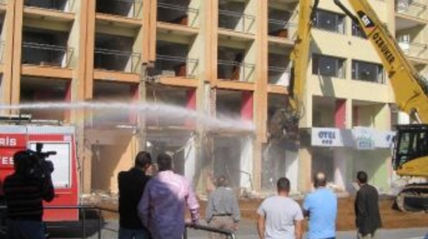 Marmaris&rsquo;te &Ouml;zel İdarenin Sattığı Mavi Otel Yıkılıyor