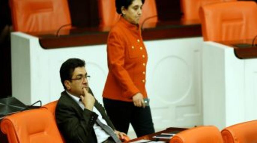 Leyla Zana, Meclis Genel Kurulu'na Pantolon Ile Geldi