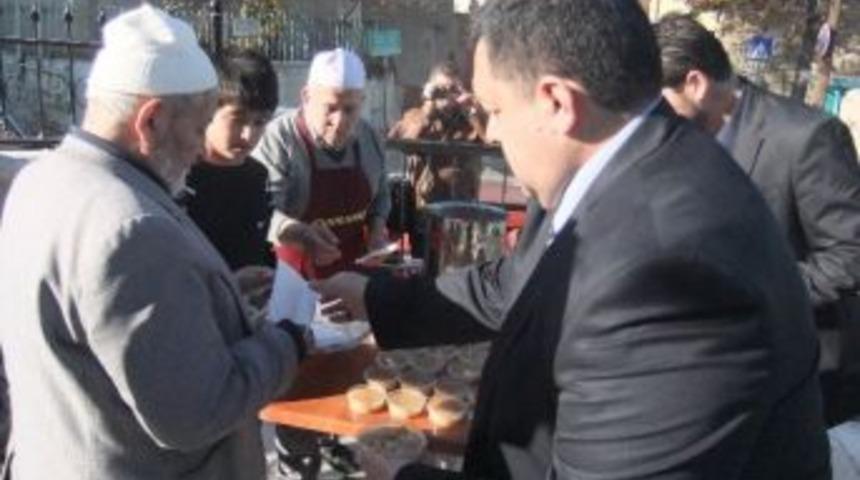 B&ouml;lge Yatılı Erkek Kur'an Kursu Aşure Dağıttı