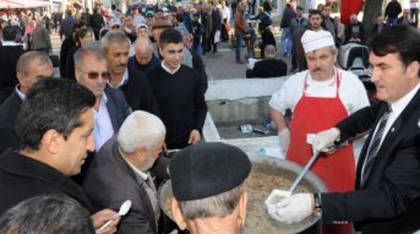 Osmangazi Belediyesi, Aşure Dağıttı