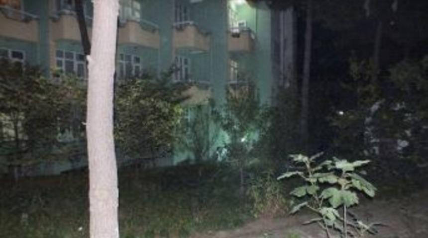 Huzurevinin balkonundan d&uuml;ş&uuml;p &ouml;ld&uuml;!