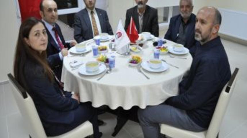 Amasya &Uuml;niversitesi&rsquo;nde Muharrem Iftarında Vatandaşları Bir Araya Geldi