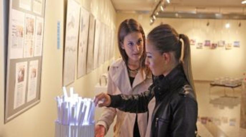 İzmir'in &Ccedil;evre Dostu Gen&ccedil; Tasarımcıları Yaşar'dan