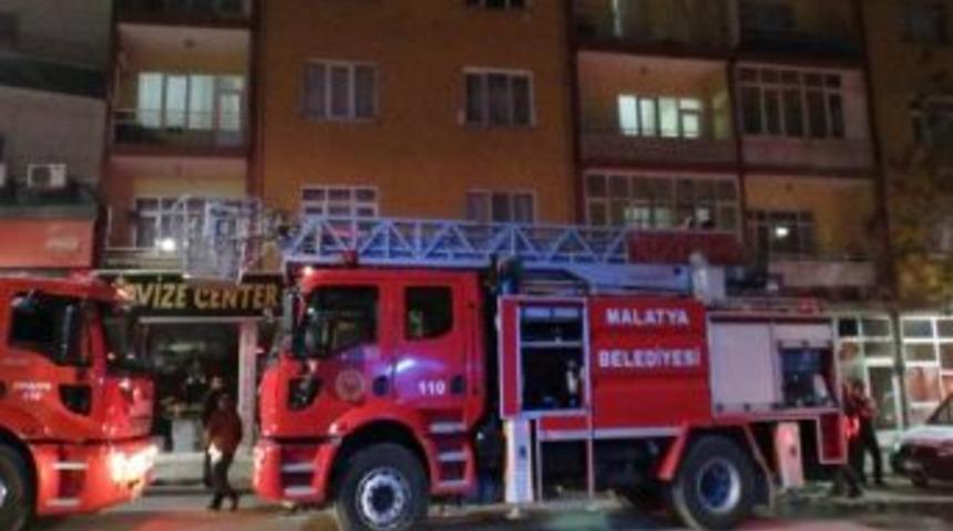 Ocakta Unutulan Yemek Yangına Neden Oldu