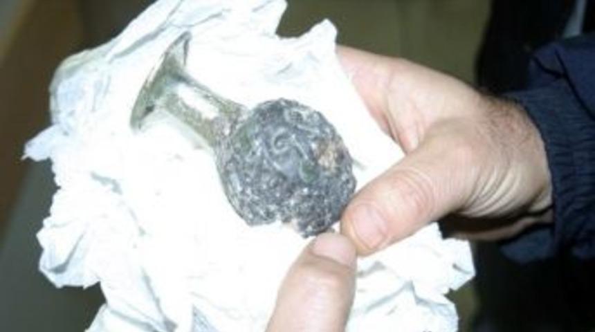 Tarihi Eser Olduğu &Ouml;ne S&uuml;r&uuml;len Vazo Ve Kağnı Fig&uuml;r&uuml; Ele Ge&ccedil;irildi