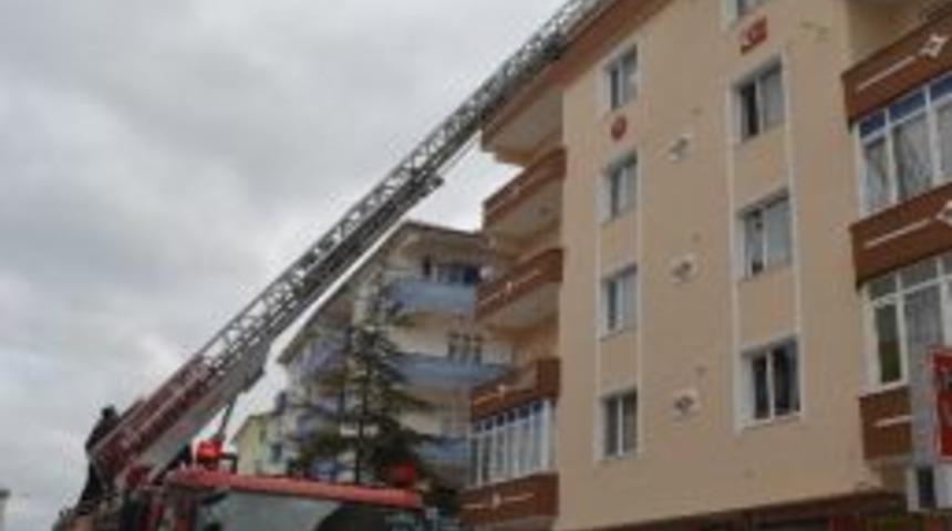 Yangında Zehirlenmekten Son Anda Kurtuldu