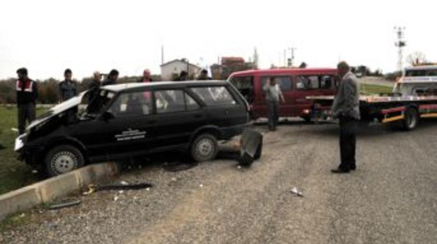 Alaplılı sağlık&ccedil;ılar &Ccedil;aycuma'da kaza ge&ccedil;irdi