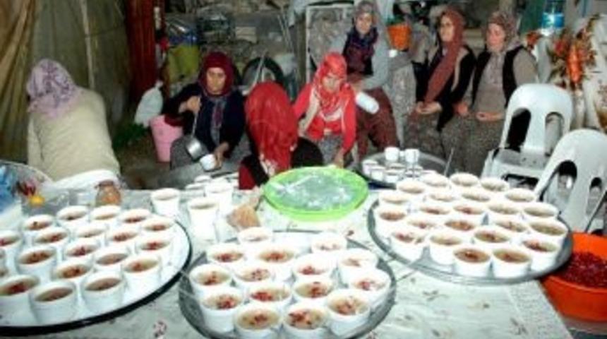 Demre'de Dualarla Aşure Dağıtımı