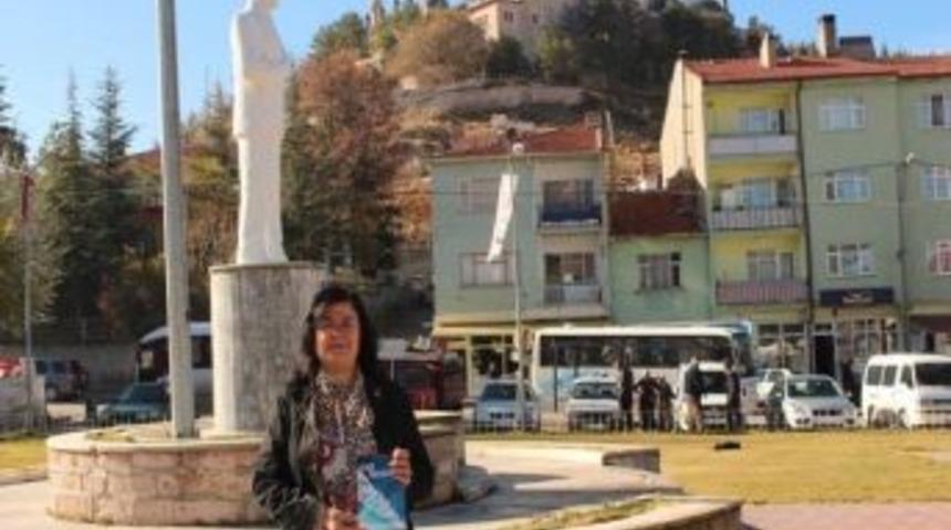 Gazeteci Yazar Emine Yontun&ccedil;'un İlk Kitabı Yayınlandı