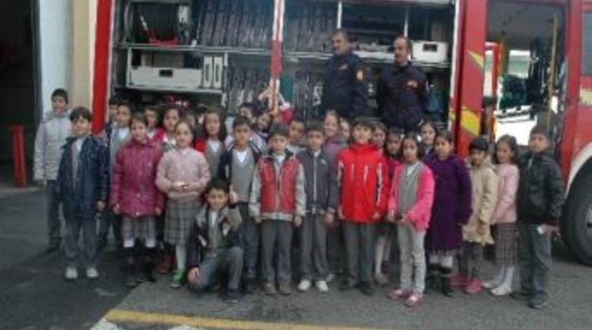 Tatbikat İlk&ouml;ğretim Okulu &Ouml;ğrencileri İtfaiye M&uuml;d&uuml;rl&uuml;ğ&uuml;n&uuml; Ziyaret Etti