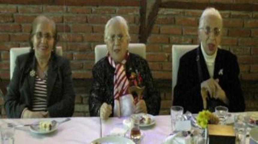 Ak&ccedil;akoca Kızılay Yaşlılar Konukevi'nde 92. Yaş Kutlaması