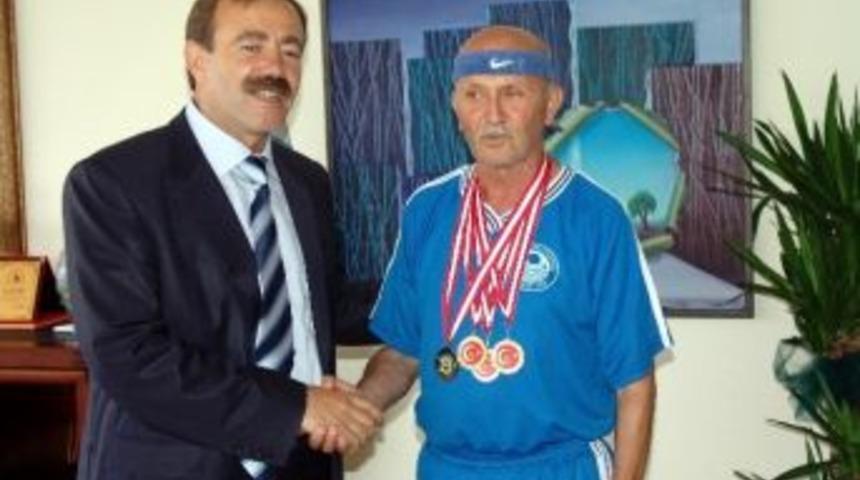 Mersinli Veteran Atlet İstanbul Maratonu'nda Koşacak