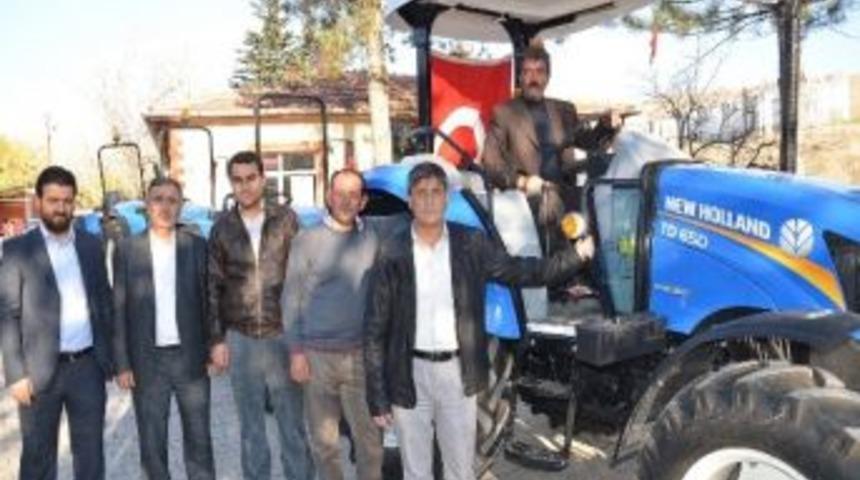 &Ccedil;ift&ccedil;iye Destek Kapsamında 6 Trakt&ouml;r Teslim Edildi