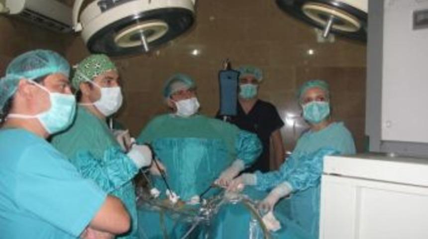 Bı&ccedil;ak Altına Yatmadan Ameliyat