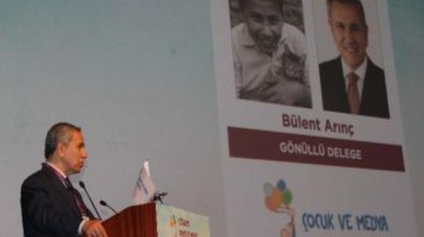 B&uuml;lent Arın&ccedil;, 50 Yıl &Ouml;nceki Fotoğraflarını G&ouml;r&uuml;nce Duygulandı